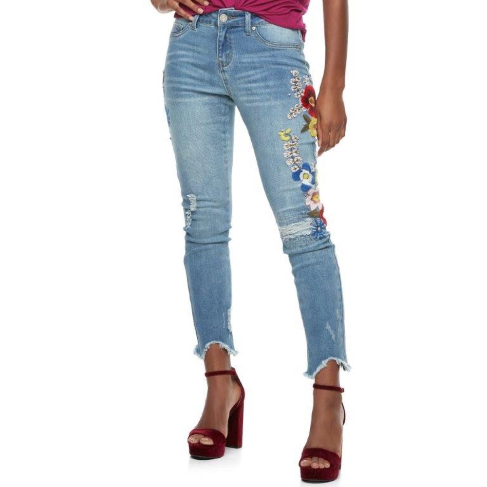 NWOT Indigo Rein Flower Fray Hem Skinny Jeans